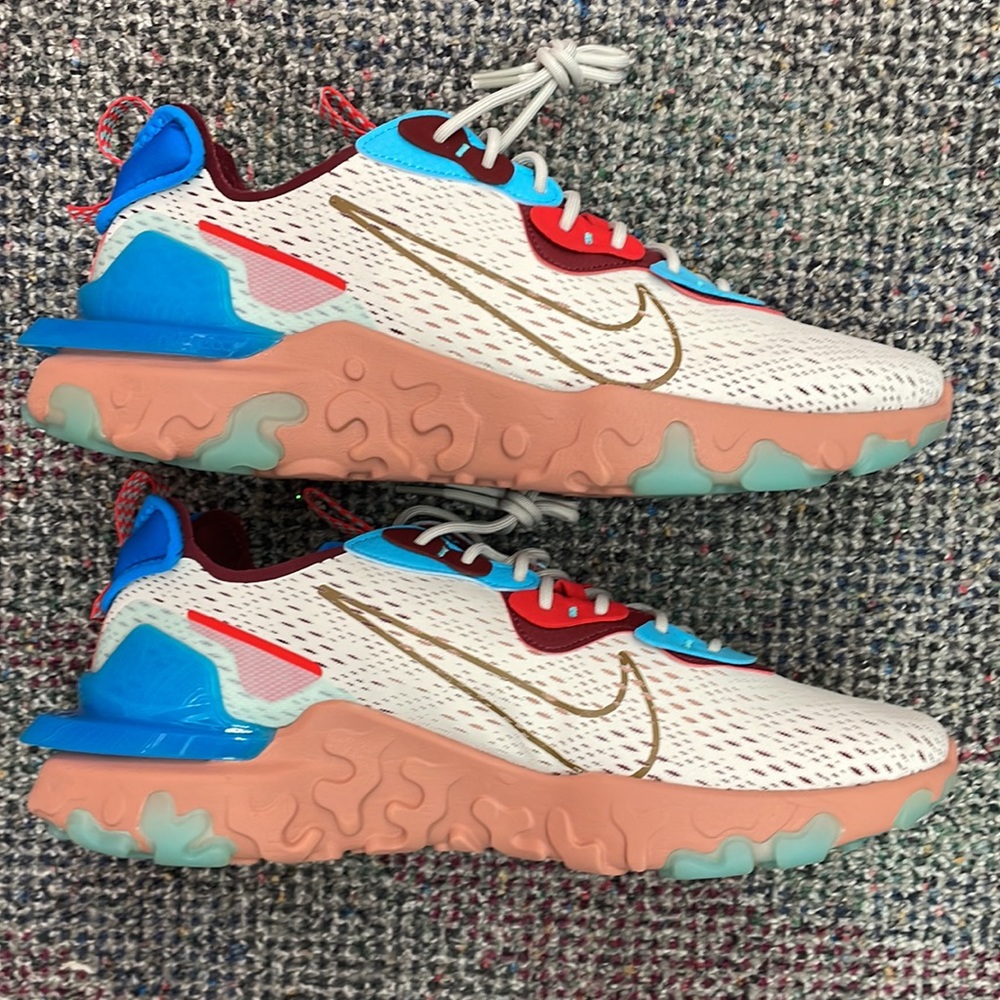 Nike - Picture 3 of 7